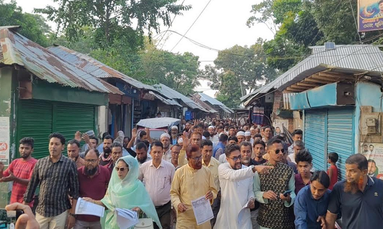 পটুয়াখালীতে বিএনপির লিফলেট বিতরণ 