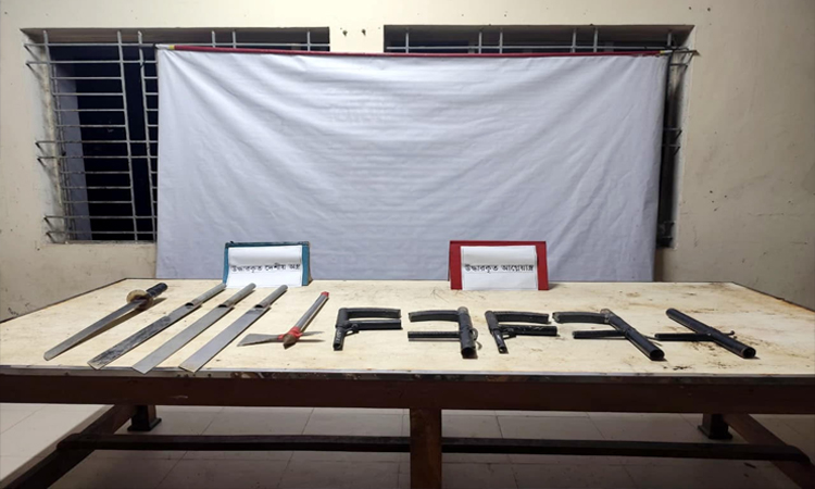 চাঁদপুরে পাঁচটি পাইপগান সহ দেশীয় অস্ত্র উদ্ধার