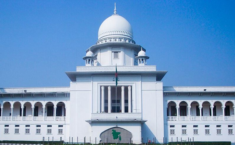 বিচারক-আইনজীবীদের কালো কোট-গাউন পরে মামলা পরিচালনার নির্দেশ