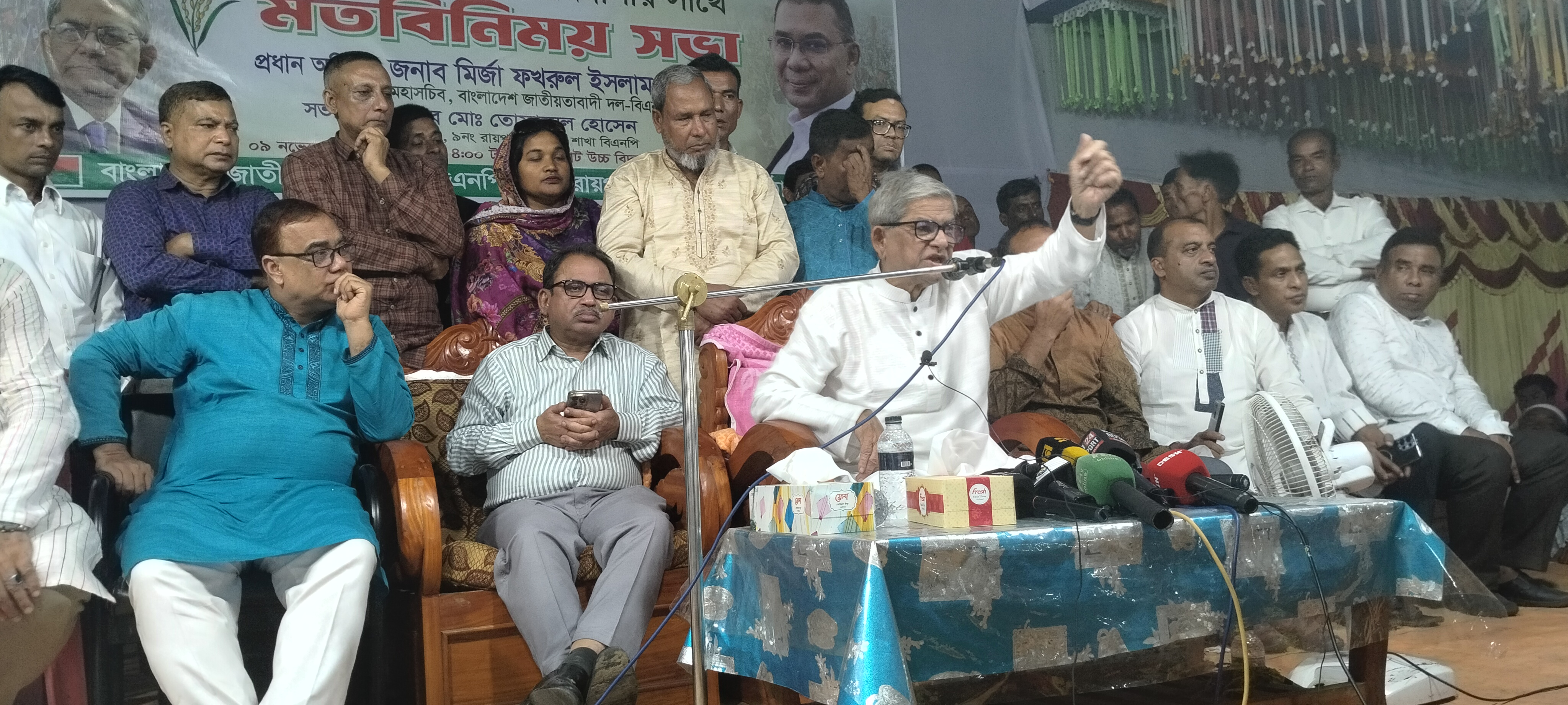 ঠাকুরগাঁওয়ে লকডাউনের প্রতিবাদে বিএনপির সমাবেশ