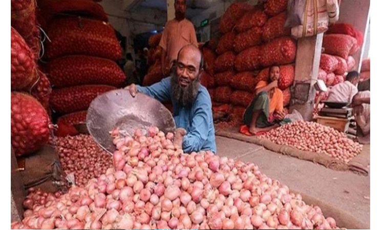 আমদানির সংবাদে দিনাজপুরে পেঁয়াজের দাম কমেছে
