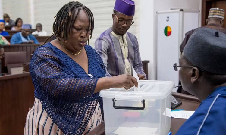 বেনিনে প্রেসিডেন্টের মেয়াদ বাড়ল 