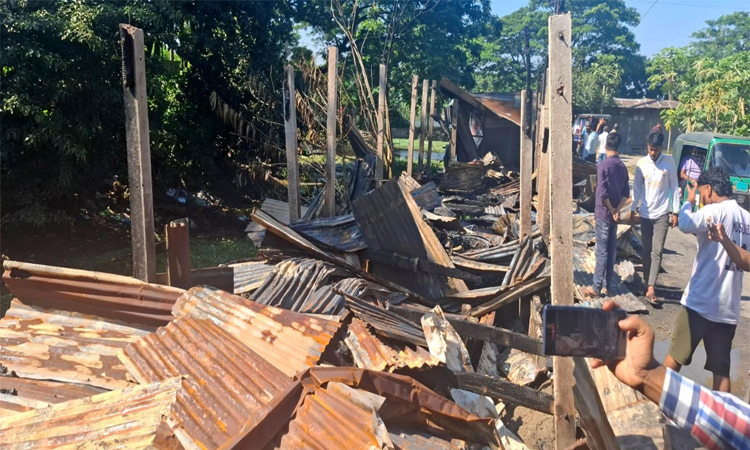 চাঁদপুরে আগুনে পুড়েছে সাত ব্যবসা প্রতিষ্ঠান