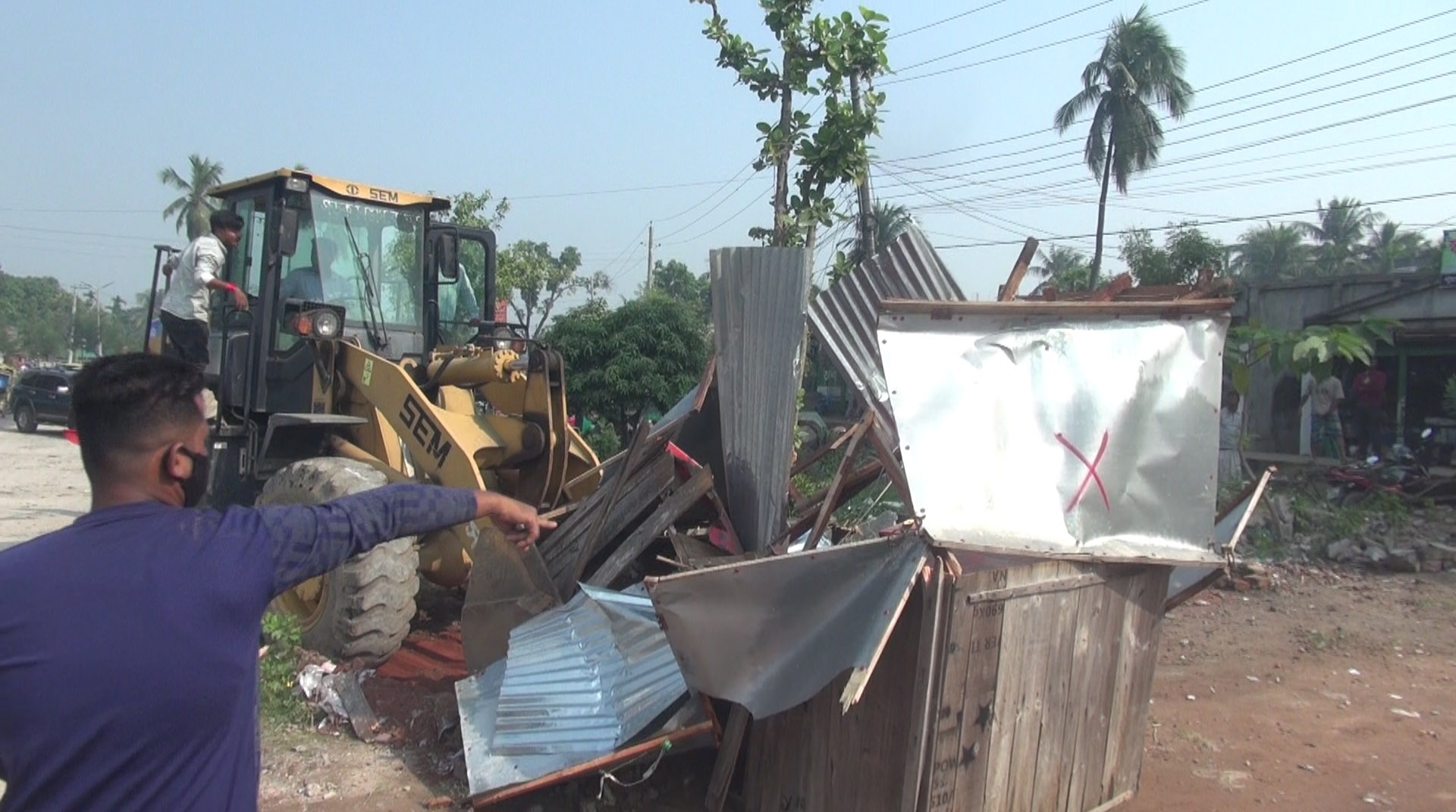 নাটোরে অবৈধ স্থাপনা উচ্ছেদ অভিযান শুরু