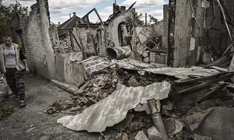 রাশিয়ার ক্ষেপণাস্ত্র হামলায় ইউক্রেনে নিহতের সংখ্যা বেড়ে ৩ জনে দাঁড়িয়েছে