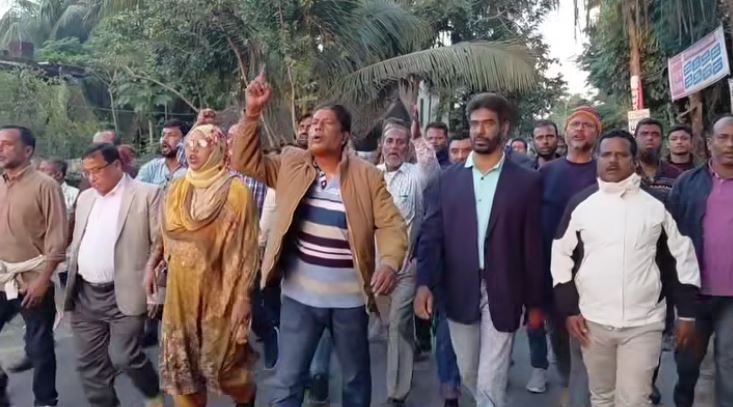 শেখ হাসিনার ফাঁসির রায়ে কচুয়ায় আনন্দ মিছিল
