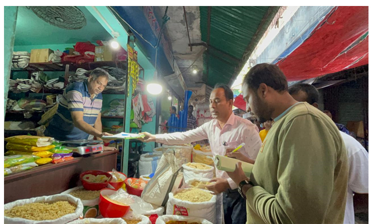 নওগাঁয় সাধারণ চাল বাসমতি বলে বিক্রি, ৪ প্রতিষ্ঠানকে জরিমানা