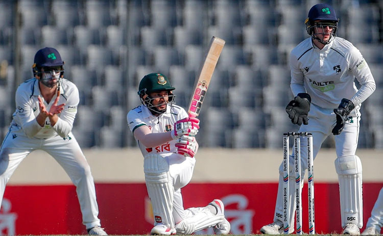 শততম টেস্টের প্রথম দিন ৯৯ রানে অপরাজিত মুশফিক