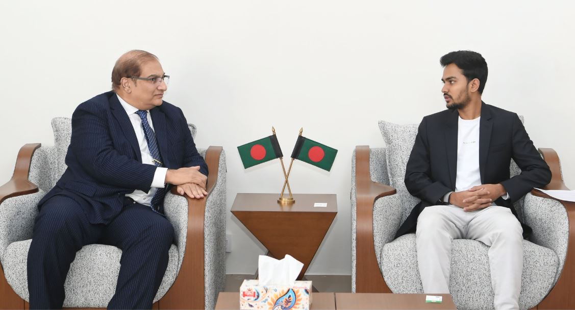 স্থানীয় সরকার উপদেষ্টার সঙ্গে পাকিস্তানের হাইকমিশনারের সৌজন্য সাক্ষাৎ