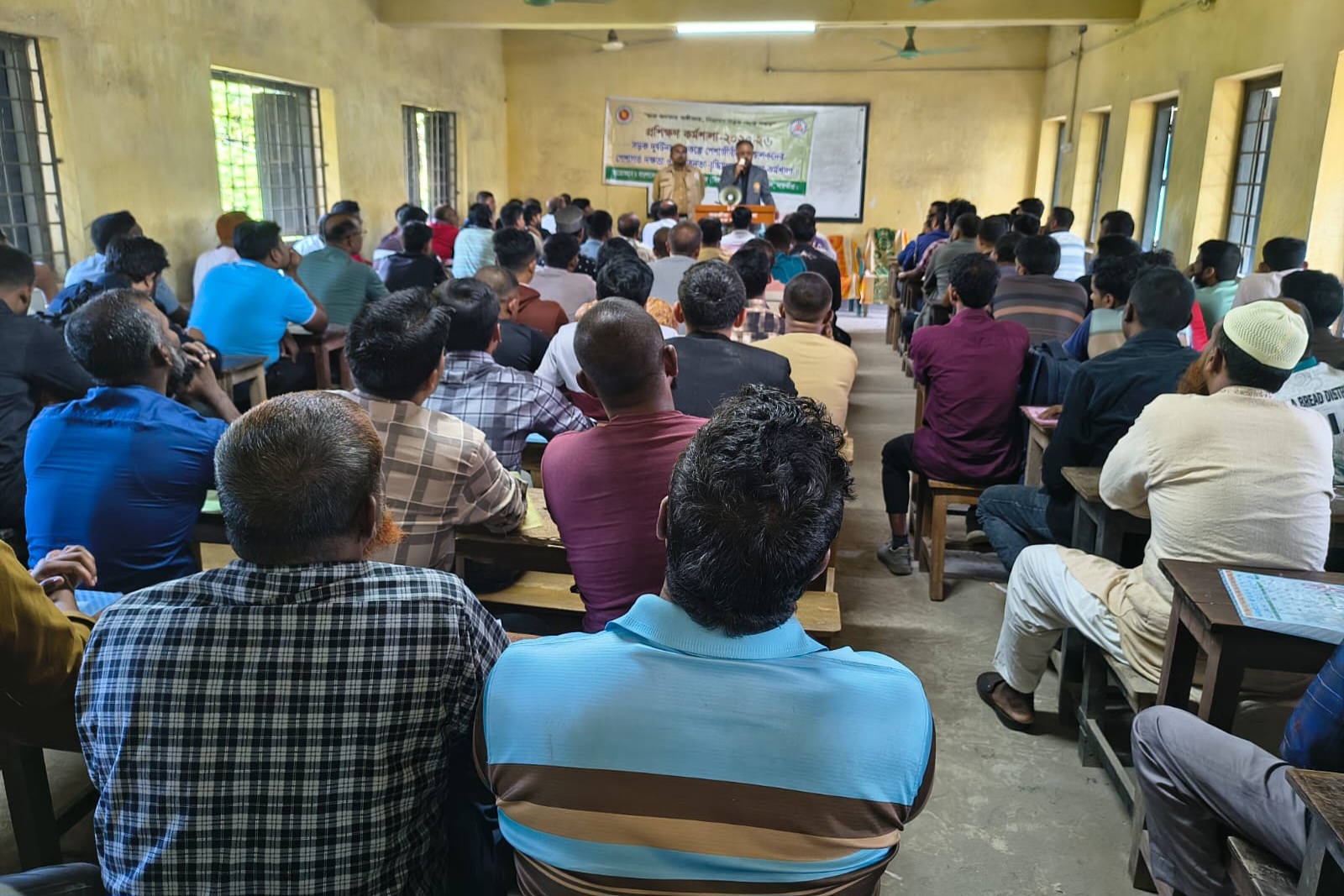 সাতক্ষীরায় পেশাজীবী গাড়ি চালকদের প্রশিক্ষণ কর্মশালা 