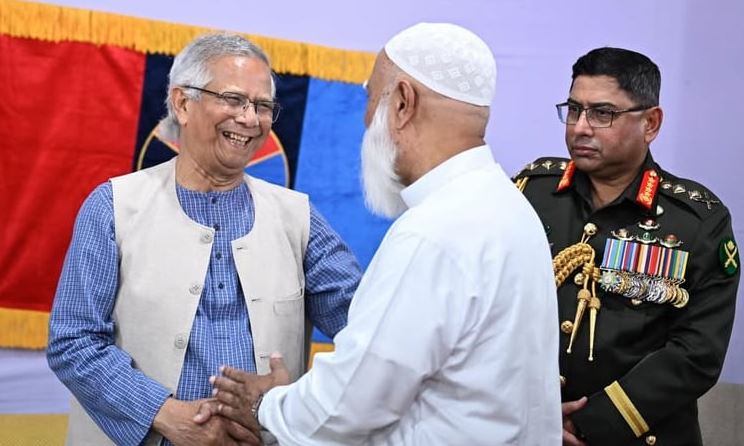 প্রধান উপদেষ্টার সঙ্গে জামায়াত আমিরের কুশল বিনিময় 