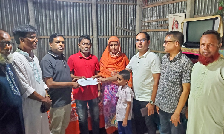 বগুড়ায় ক্যান্সার আক্রান্ত নেতাকর্মীদের পাশে তারেক রহমান