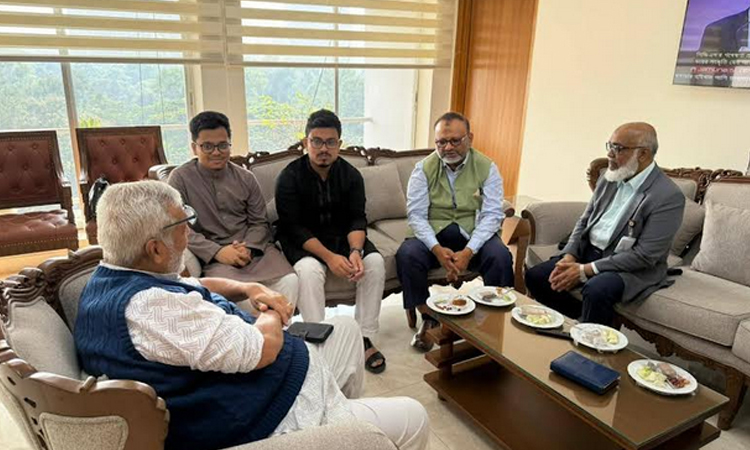 সড়ক পরিবহন উপদেষ্টার সঙ্গে ঢাবি ও ডাকসু প্রতিনিধিদলের সাক্ষাৎ 