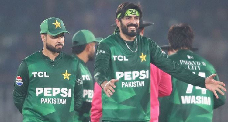 তারিকের হ্যাটট্রিকে ফাইনালে পাকিস্তান