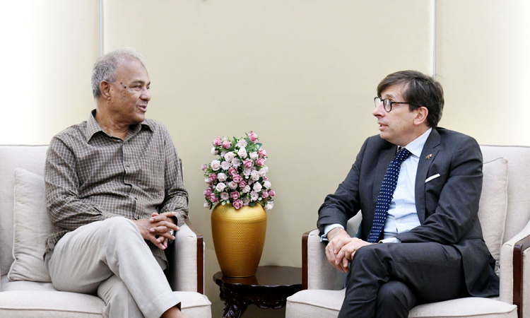 ফায়ার সার্ভিসের সক্ষমতা বৃদ্ধিতে ফ্রান্সকে সহযোগিতার আহ্বান স্বরাষ্ট্র উপদেষ্টার