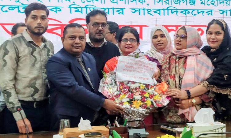 সিরাজগঞ্জে সাংবাদিকদের সঙ্গে ডিসির মতবিনিময়