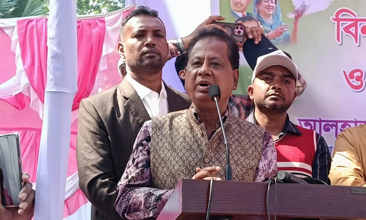 কুয়াকাটার নিম্ন আয়ের মানুষের জন্য যুবদলের ফ্রি মেডিক্যাল ক্যাম্প