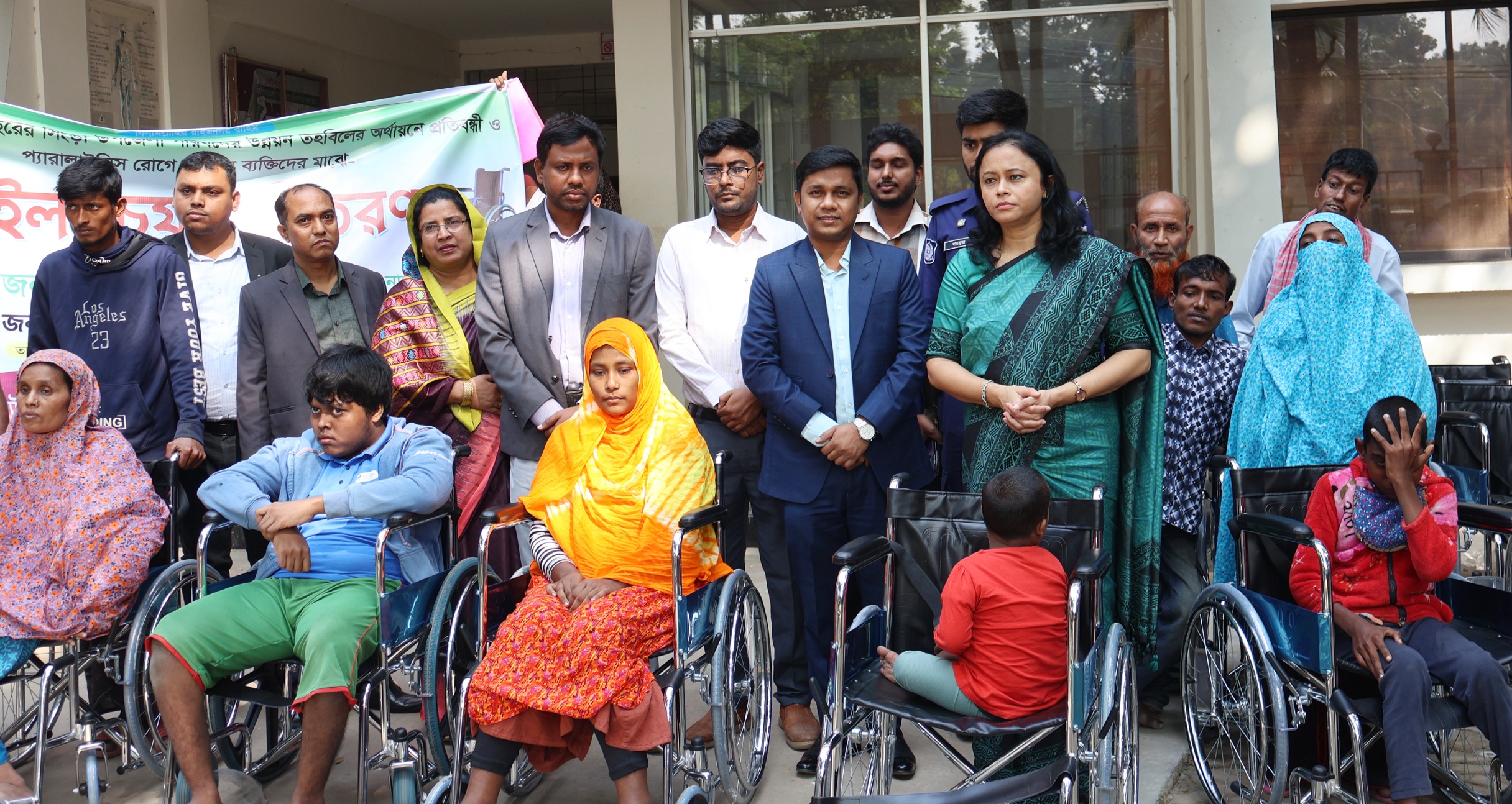 নাটোরে প্রতিবন্ধী ও পক্ষাঘাতগ্রস্থ ২০ জনকে হুইল চেয়ার প্রদান 