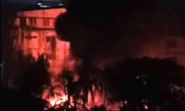 চট্টগ্রামে পোশাক কারখানার গুদামের আগুন নিয়ন্ত্রণে