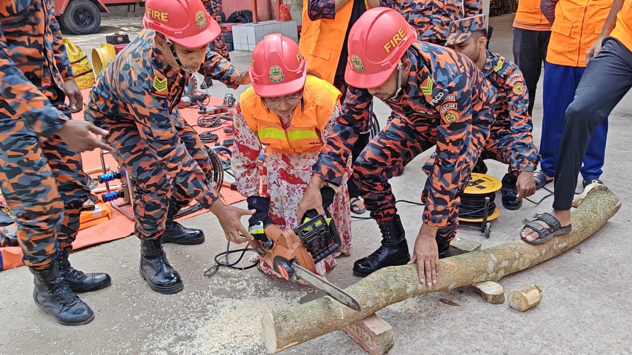 পিরোজপুরে দুর্যোগে করণীয় বিষয়ে ফায়ার সার্ভিসের কর্মশালা