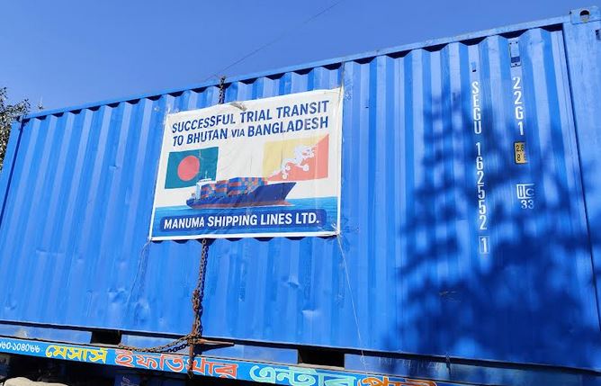 বুড়িমারী স্থলবন্দরে এসেছে ভুটানে পণ্য পরিবহনের প্রথম পরীক্ষামূলক ট্রাক