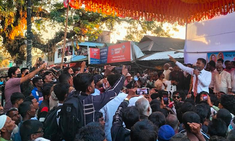 সুনামগঞ্জে তারেক রহমানের ৩১ দফার লিফলেট বিতরণ 