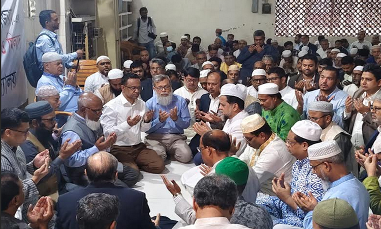 ঢাবিতে সাদা দলের উদ্যোগে খালেদা জিয়ার রোগমুক্তি কামনায় দোয়া মাহফিল