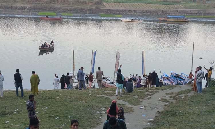 বাকৃবির সবুজ ক্যাম্পাস ও নদের স্রোতধারা যেন এক অন্যরকম জীবনচিত্র