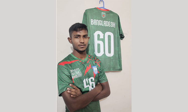 সম্ভাবনাময় ফুটবলার মেহেদী জাতীয় দলে খেলার স্বপ্ন দেখেন
