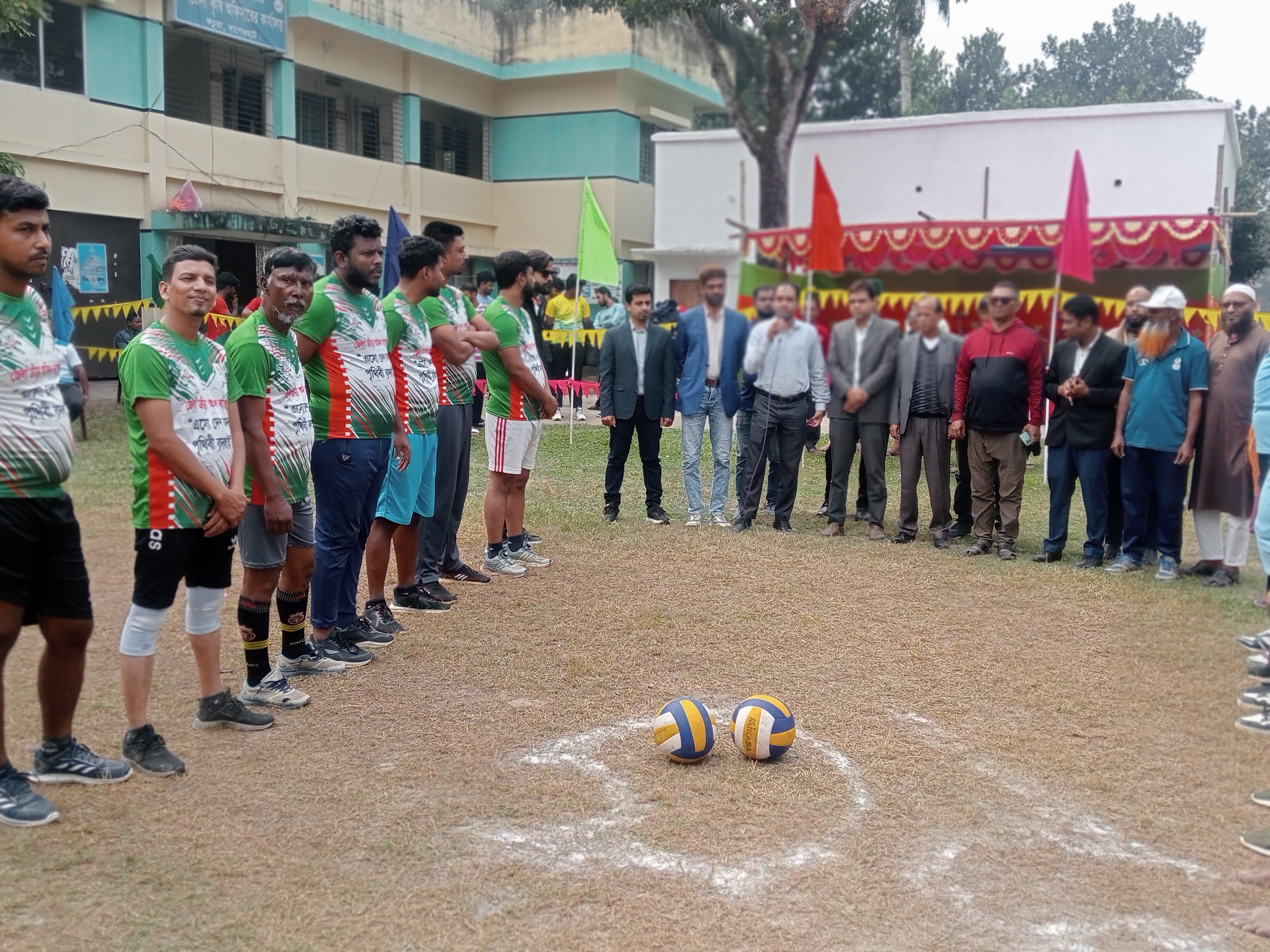 কচুয়ায় আন্তঃউপজেলা ভলিবল টুর্নামেন্টে রাড়িপাড়া একাদশ চ্যাম্পিয়ন