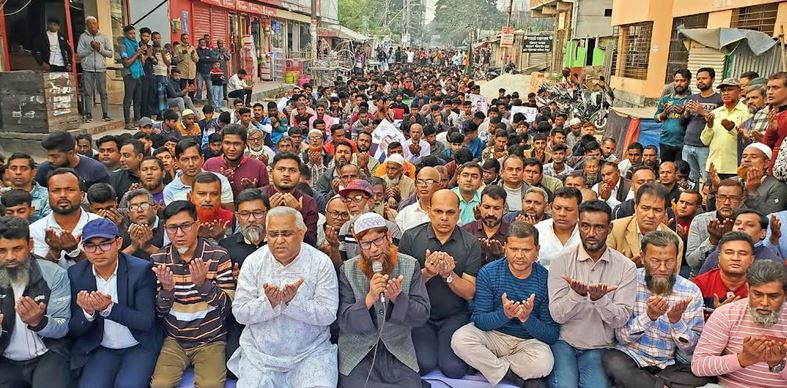 খালেদা জিয়ার সুস্থতা কামনায় বগুড়ায় দোয়া ও মোনাজাত