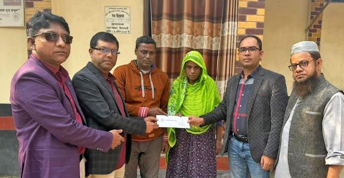 তারেক রহমানের অর্থ সহায়তা পেল নীলফামারীর ক্যান্সার আক্রান্ত রাশিক