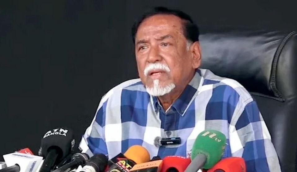 মেজর হাফিজ উদ্দিন সিলেটের ধলাই বিওপিতে বাংলাদেশের পতাকা উত্তোলন করেন