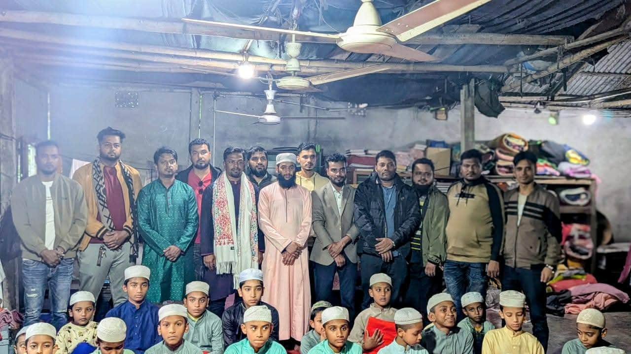 খালেদা জিয়ার সুস্থতা কামনায় নরসিংদীতে ছাত্রদলের কম্বল বিতরণ