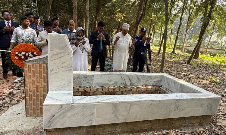 চুয়াডাঙ্গায় শহীদ শাহরিয়ার শুভ’র কবর জিয়ারত শিল্প উপদেষ্টার