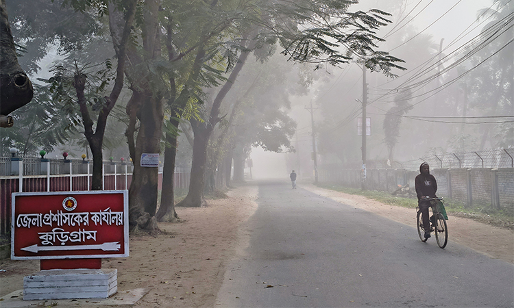 কুড়িগ্রামে শীতে খেটে খাওয়া মানুষের কষ্ট বেড়েছে