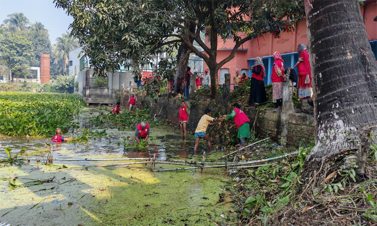 আন্তর্জাতিক স্বেচ্ছাসেবক দিবস উপলক্ষে বাগেরহাটে পরিচ্ছন্নতা কর্মসূচি