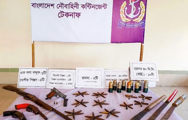 টেকনাফে নৌবাহিনীর অভিযানে বিপুল পরিমাণ দেশি-বিদেশি আগ্নেয়াস্ত্র উদ্ধার