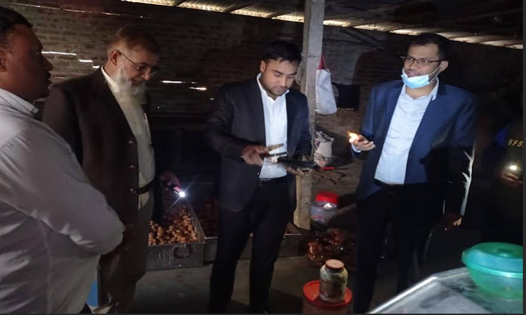 নীলফামারীতে বেকারিকে ভ্রাম্যমাণ আদালতের জরিমানা