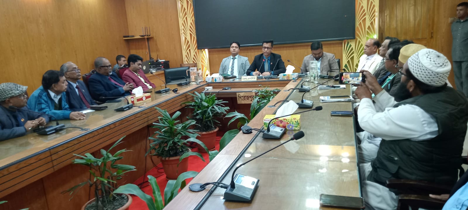পিরোজপুরে সাংবাদিকদের সঙ্গে জেলা প্রশাসকের মতবিনিময়