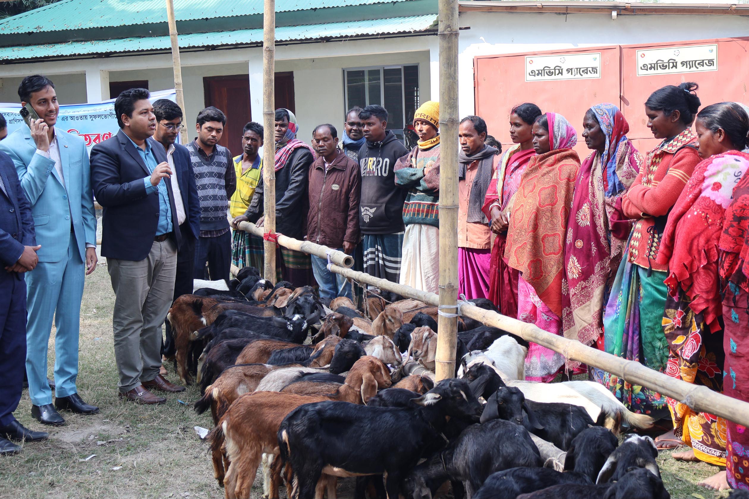 নাটোরে ক্ষুদ্র নৃ-গোষ্ঠীর মধ্যে ছাগল বিতরণ
