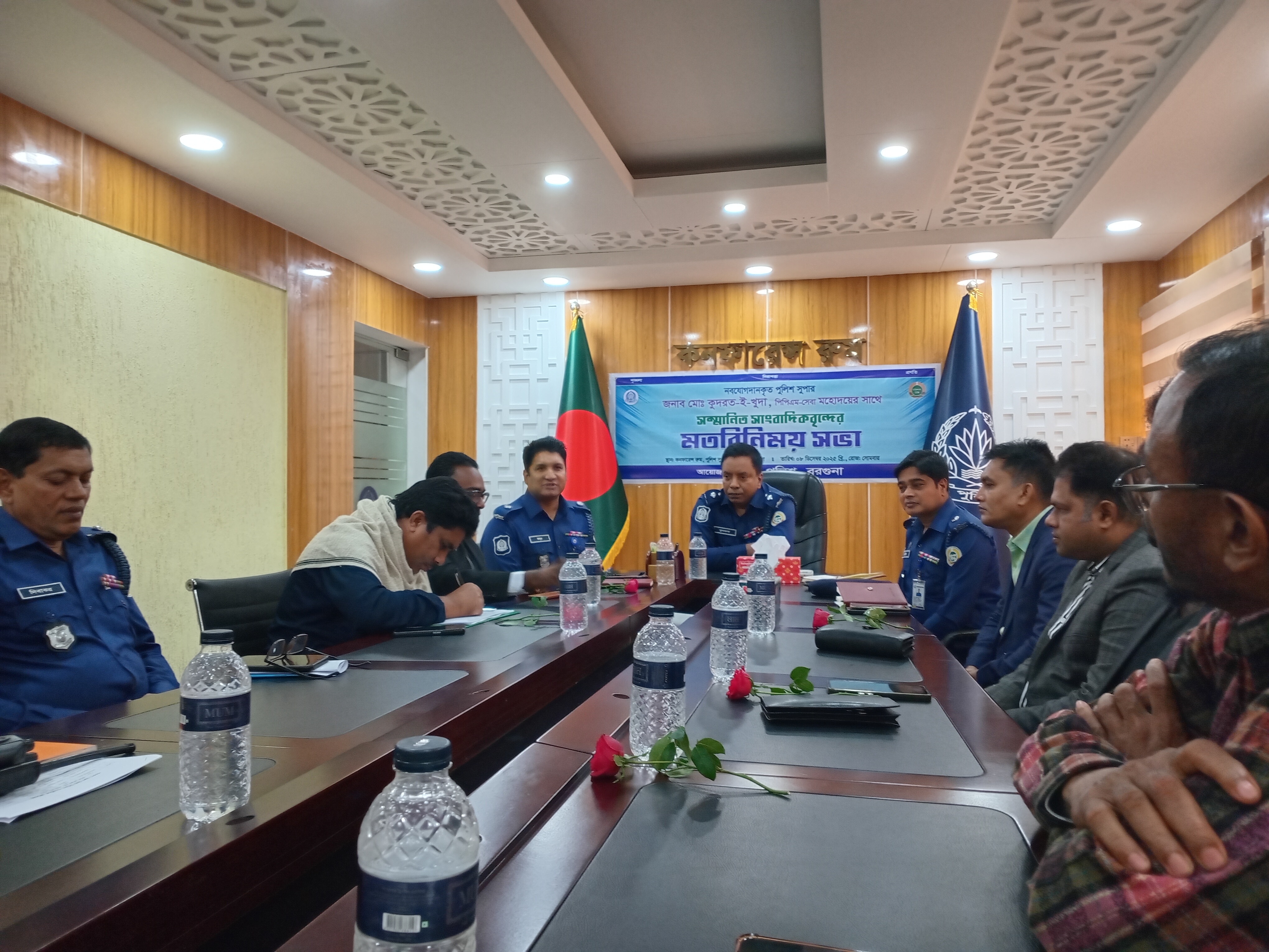 বরগুনায় সাংবাদিকদের সঙ্গে পুলিশ সুপারের মতবিনিময় সভা