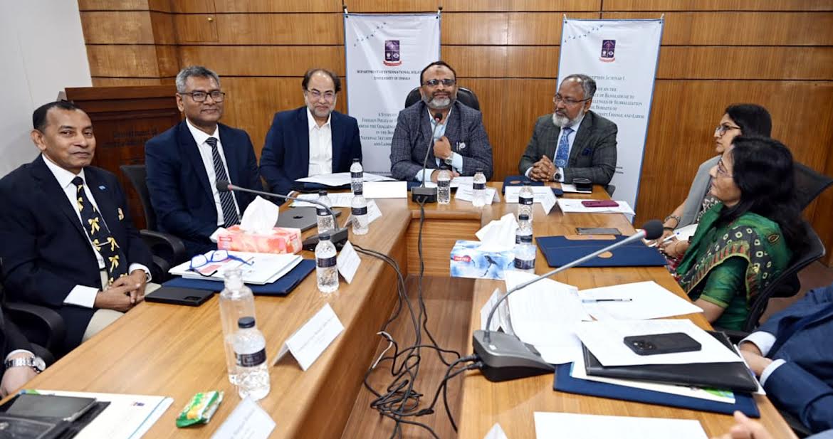 ঢাকা বিশ্ববিদ্যালয়ে জাতীয় নিরাপত্তা, জলবায়ু পরিবর্তন ও শ্রম অভিবাসন বিষয়ক সেমিনার অনুষ্ঠিত