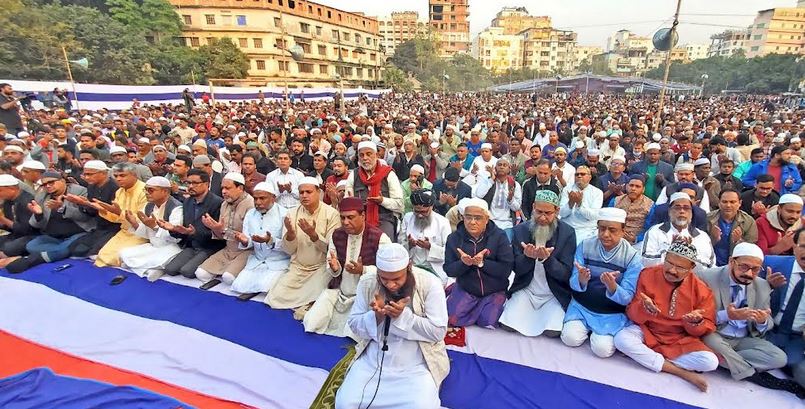 বেগম জিয়ার সুস্থতা কামনায় বগুড়ায় বিএনপির গণ দোয়ায় নেতাকর্মীদের ঢল