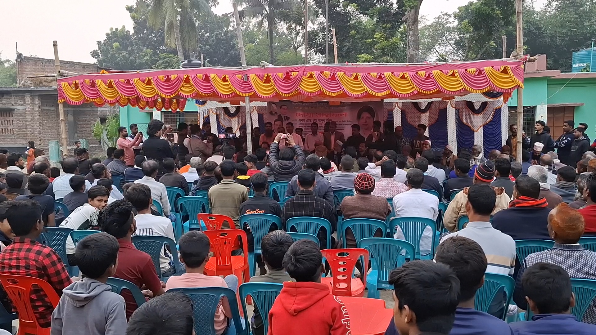 ঝিনাইদহে বেগম খালেদা জিয়ার সুস্থতা কামনায় খাবার বিতরণ ও দোয়া মাহফিল