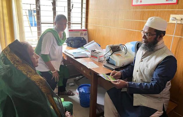 বাউফল স্বাস্থ্য কমপ্লেক্সের এনসিডি কর্নার থেকে উন্নত চিকিৎসা পাচ্ছেন সাধারণ মানুষ