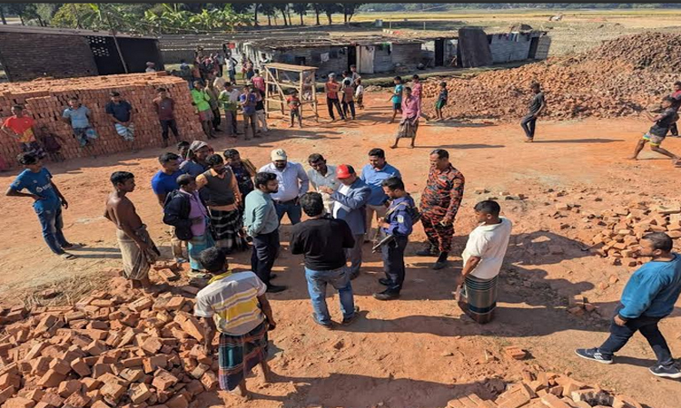 নেত্রকোণায় কৃষি জমির মাটি দিয়ে ইট তৈরি, ৪ ভাটাকে জরিমানা