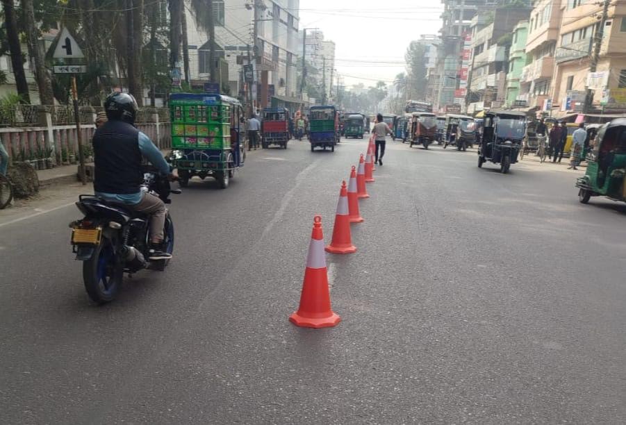 চাঁদপুরে যানজট নিরসনে ট্রাফিক বিভাগের কঠোর অভিযান